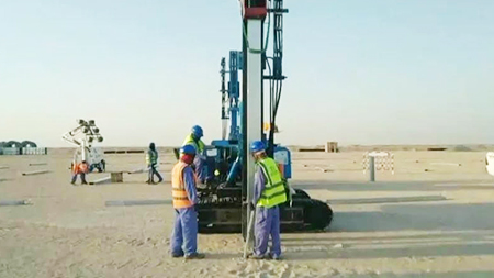 Hengwang photovoltaic pile driver helps Dubai solar thermal photovoltaic hybrid project!