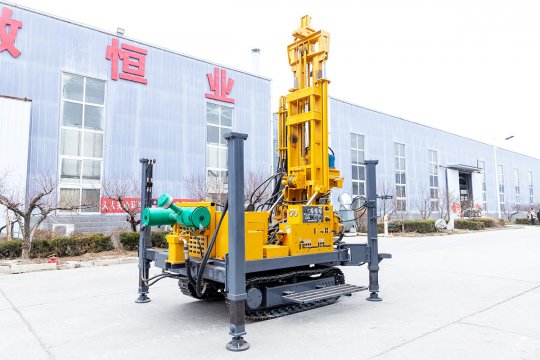 Features and uses of pneumatic water well drilling rigs