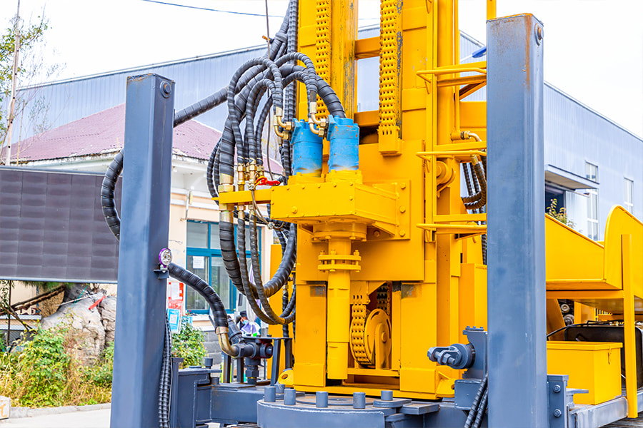 <b>Title: Winter Maintenance Guide for Pneumatic Drilling Rigs: Keep Your Rig Running Smoothly</b>